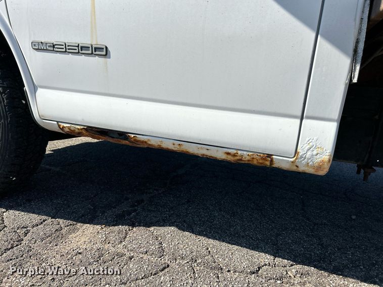 image for item EK3389 1997 GMC  3500 box truck