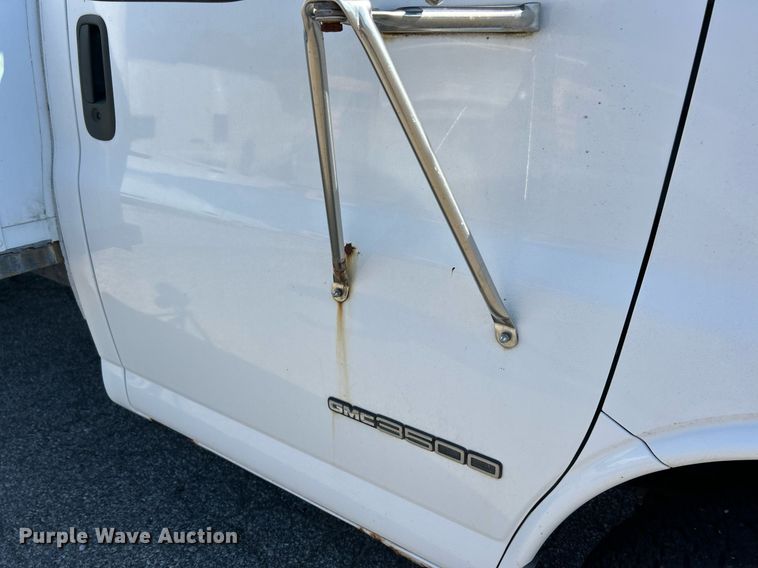 image for item EK3389 1997 GMC  3500 box truck