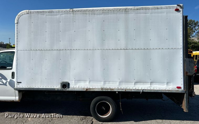 image for item EK3389 1997 GMC  3500 box truck