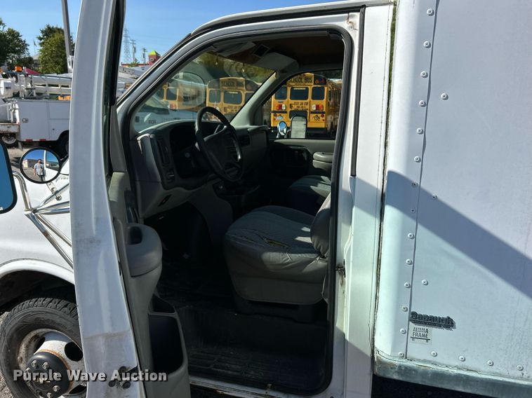 image for item EK3389 1997 GMC  3500 box truck