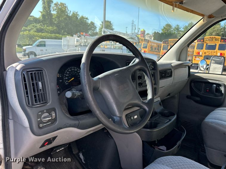 image for item EK3389 1997 GMC  3500 box truck