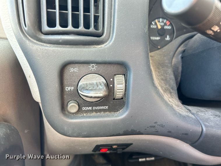 image for item EK3389 1997 GMC  3500 box truck