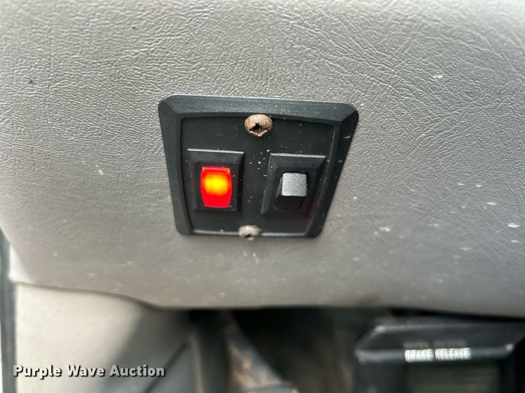 image for item EK3389 1997 GMC  3500 box truck