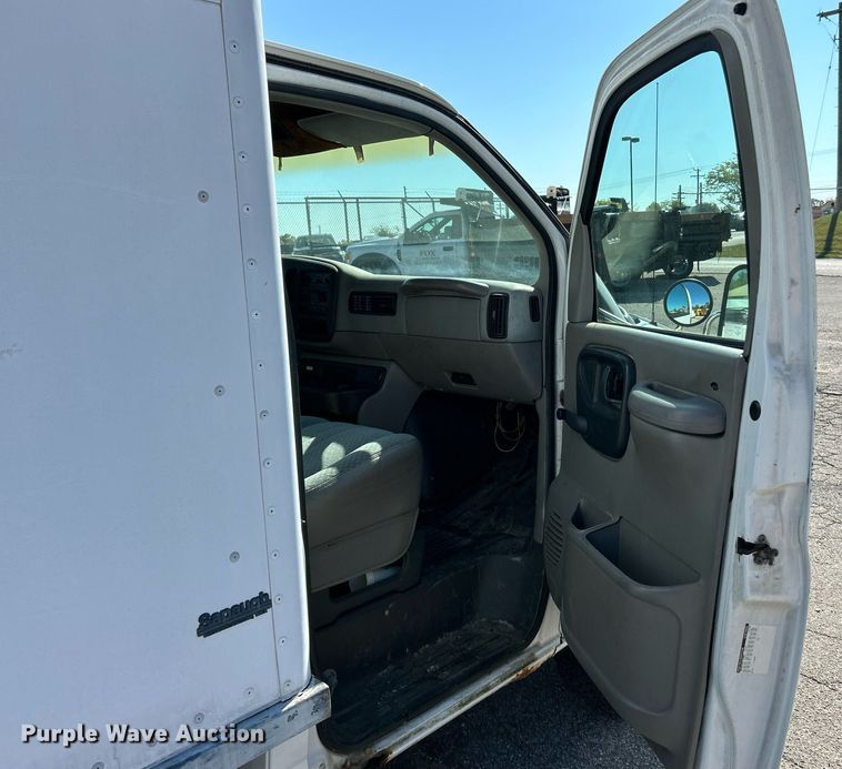 image for item EK3389 1997 GMC  3500 box truck