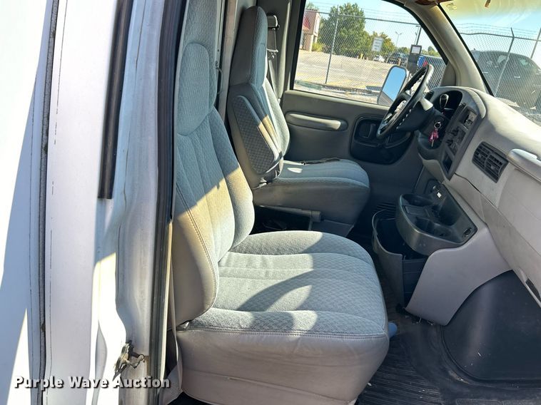 image for item EK3389 1997 GMC  3500 box truck