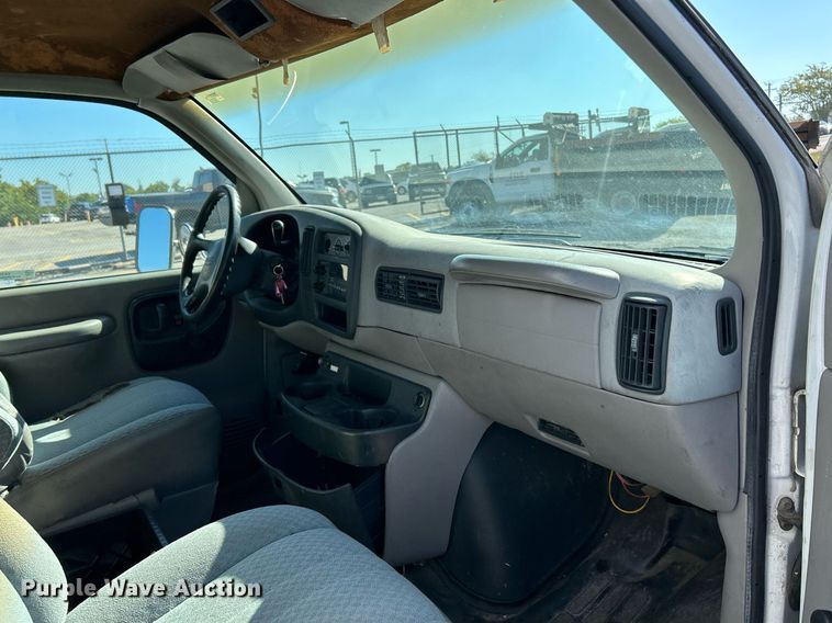 image for item EK3389 1997 GMC  3500 box truck