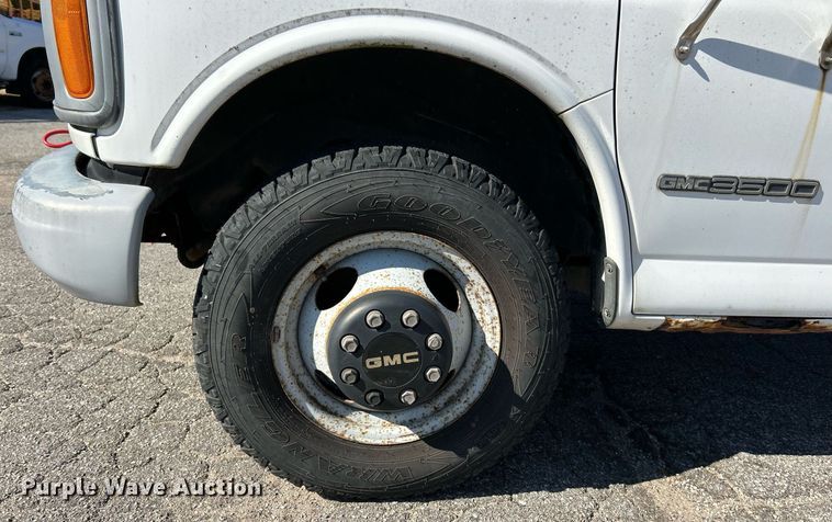 image for item EK3389 1997 GMC  3500 box truck