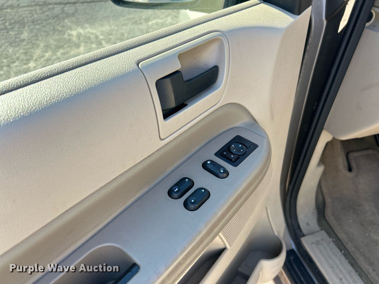 image for item EK3390 2004 Ford Freestar SE van