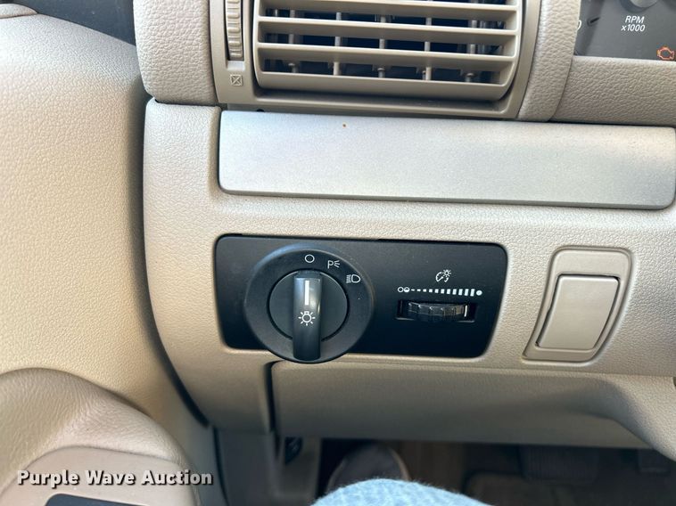 image for item EK3390 2004 Ford Freestar SE van