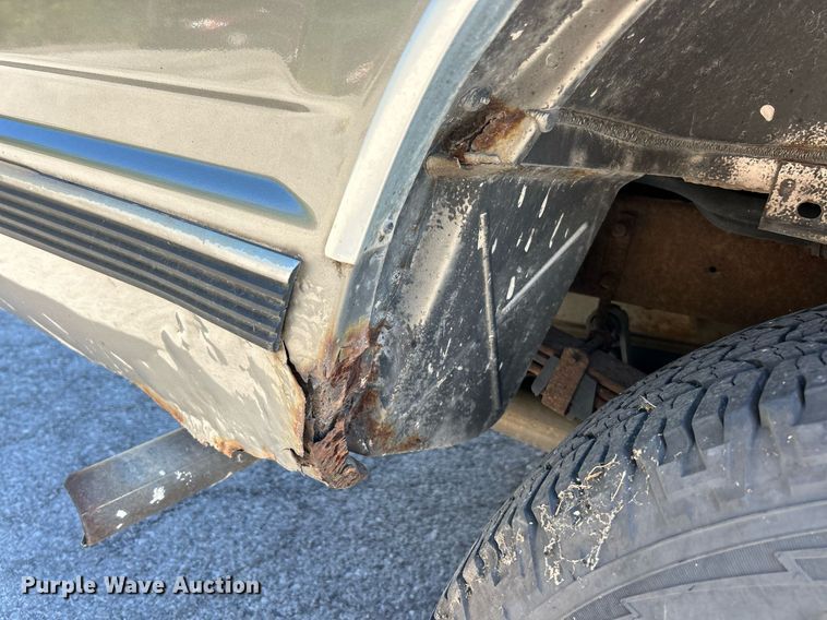 image for item EK3392 1999 GMC Suburban 1500 SL SUV