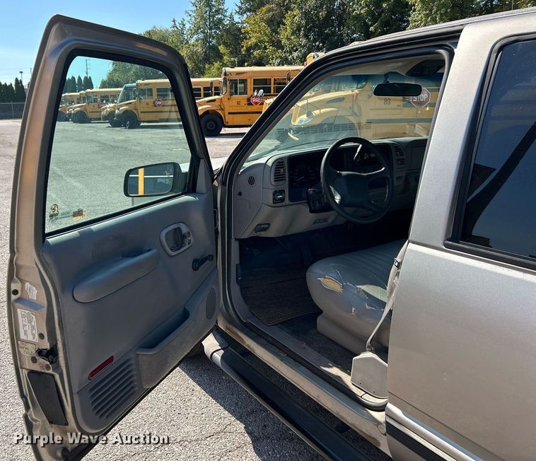 image for item EK3392 1999 GMC Suburban 1500 SL SUV