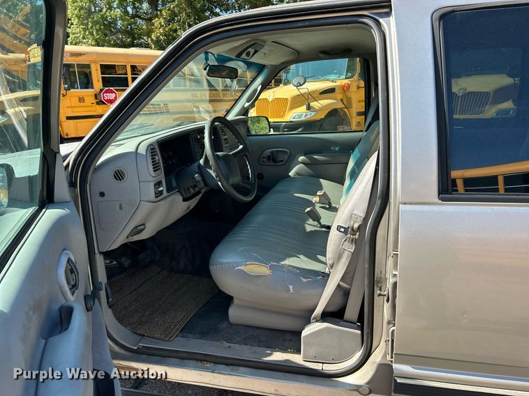 image for item EK3392 1999 GMC Suburban 1500 SL SUV