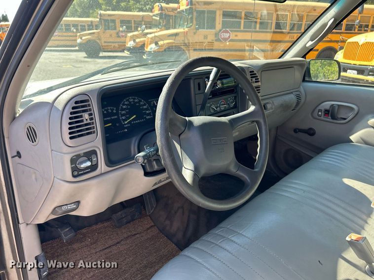 image for item EK3392 1999 GMC Suburban 1500 SL SUV