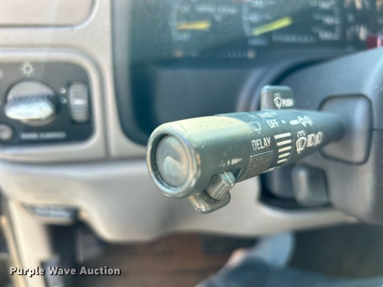 image for item EK3392 1999 GMC Suburban 1500 SL SUV