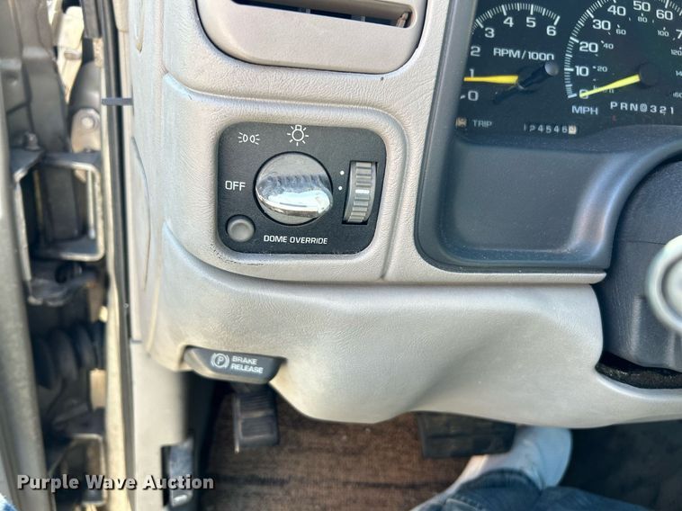 image for item EK3392 1999 GMC Suburban 1500 SL SUV