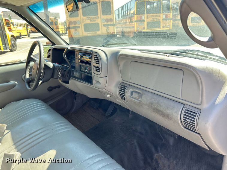 image for item EK3392 1999 GMC Suburban 1500 SL SUV