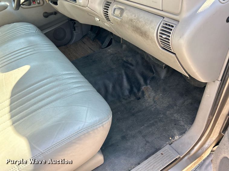 image for item EK3392 1999 GMC Suburban 1500 SL SUV