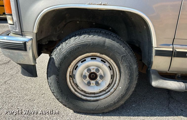 image for item EK3392 1999 GMC Suburban 1500 SL SUV