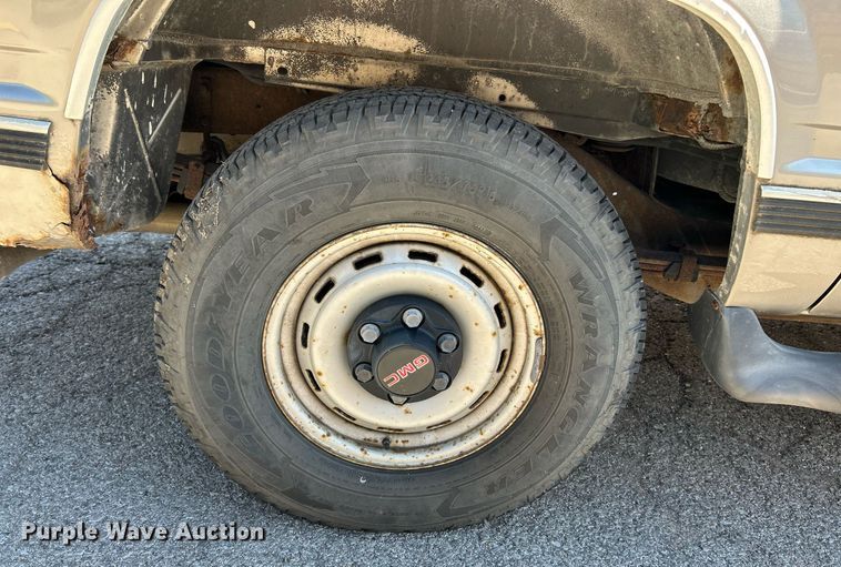 image for item EK3392 1999 GMC Suburban 1500 SL SUV