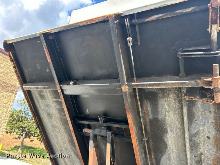 image for item EK3418 2015 Ford F550 Super Duty XL dump truck