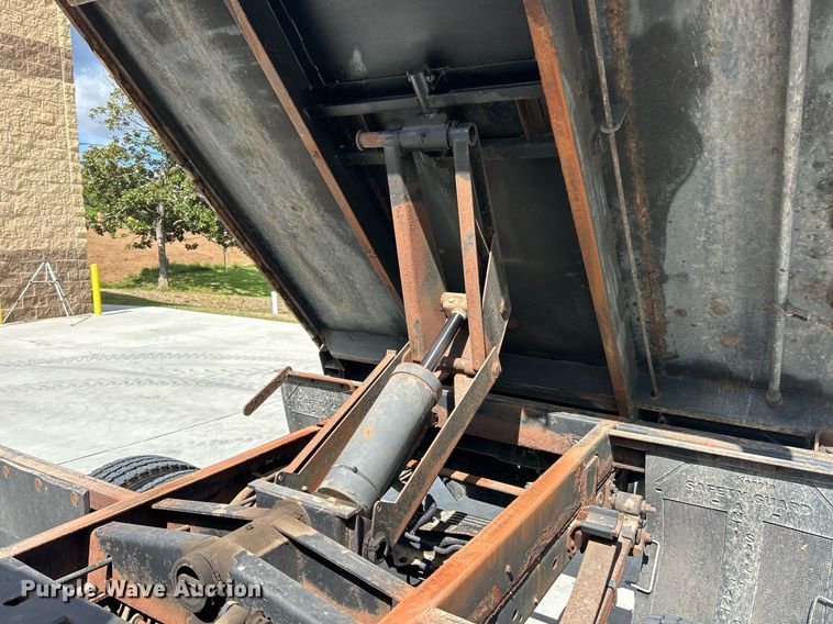 image for item EK3418 2015 Ford F550 Super Duty XL dump truck