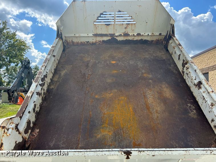 image for item EK3418 2015 Ford F550 Super Duty XL dump truck