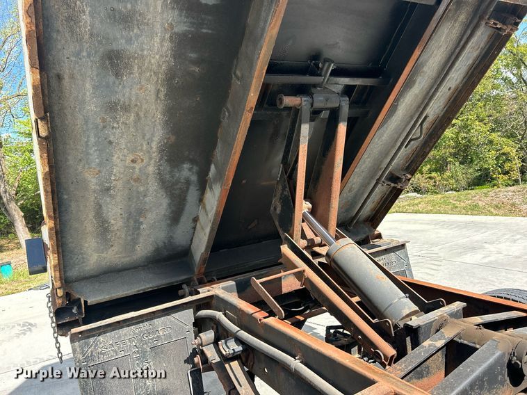 image for item EK3418 2015 Ford F550 Super Duty XL dump truck