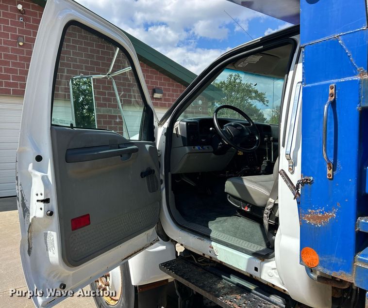 image for item EK3419 2007 Ford F750 Super Duty XL dump truck