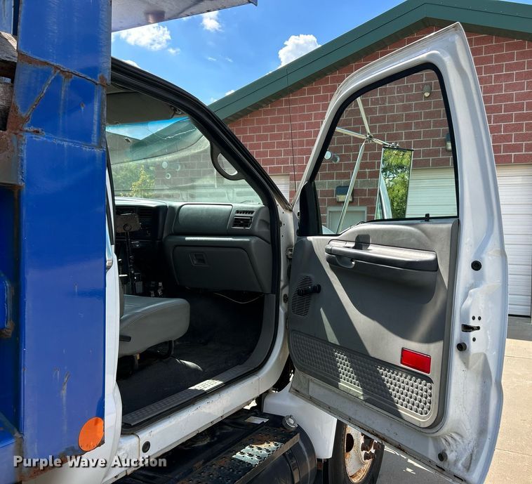 image for item EK3419 2007 Ford F750 Super Duty XL dump truck
