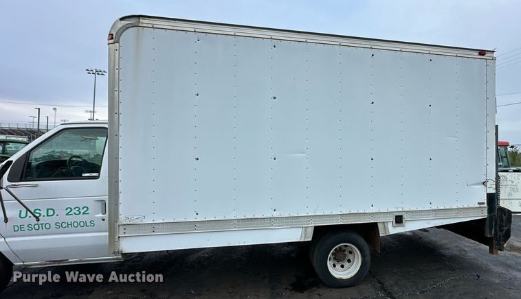 image for item EN0001 1997 Ford E350 box truck