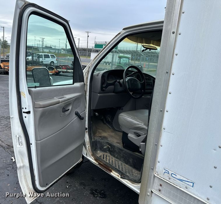 image for item EN0001 1997 Ford E350 box truck