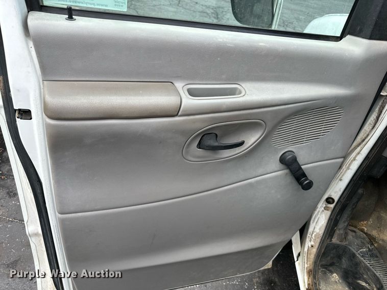 image for item EN0001 1997 Ford E350 box truck