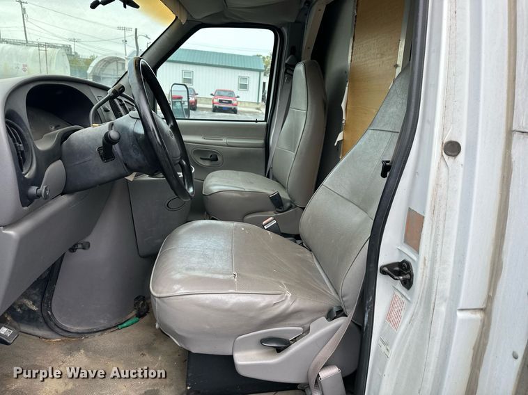 image for item EN0001 1997 Ford E350 box truck