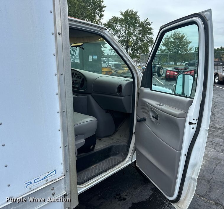 image for item EN0001 1997 Ford E350 box truck