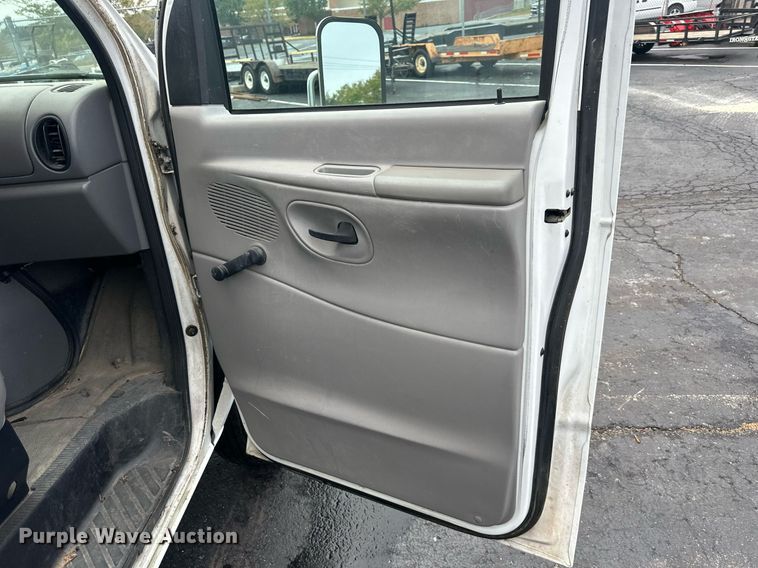 image for item EN0001 1997 Ford E350 box truck