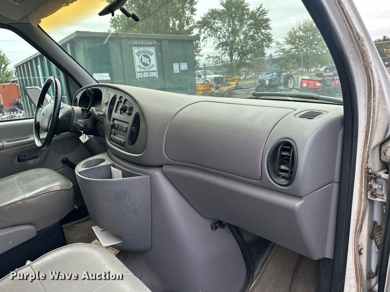 image for item EN0001 1997 Ford E350 box truck