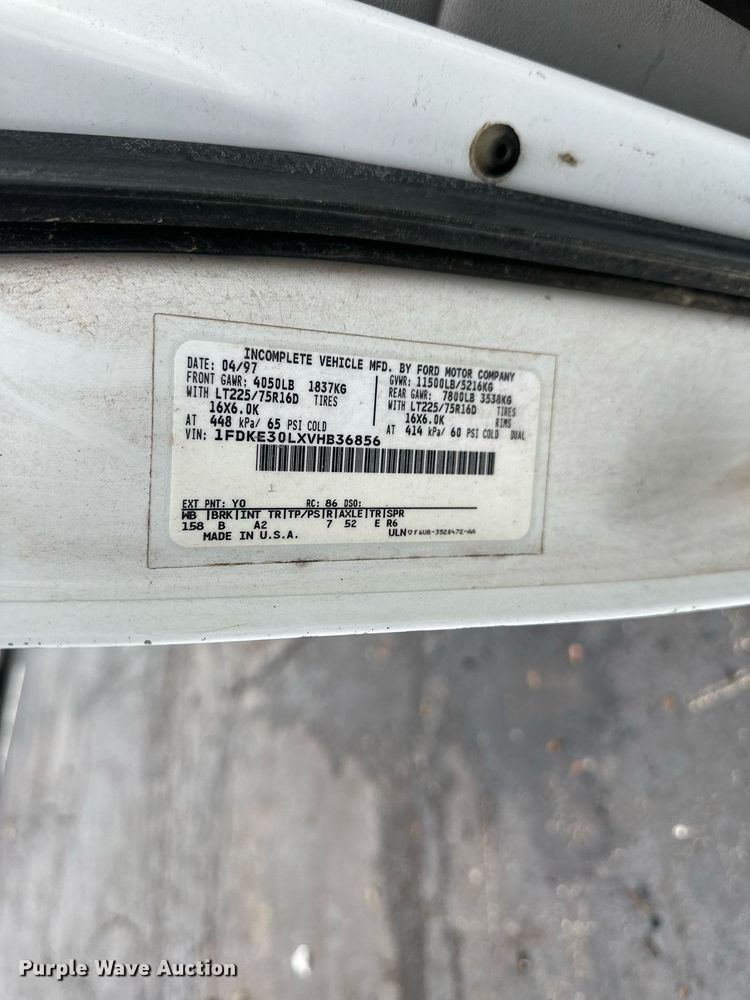 image for item EN0001 1997 Ford E350 box truck