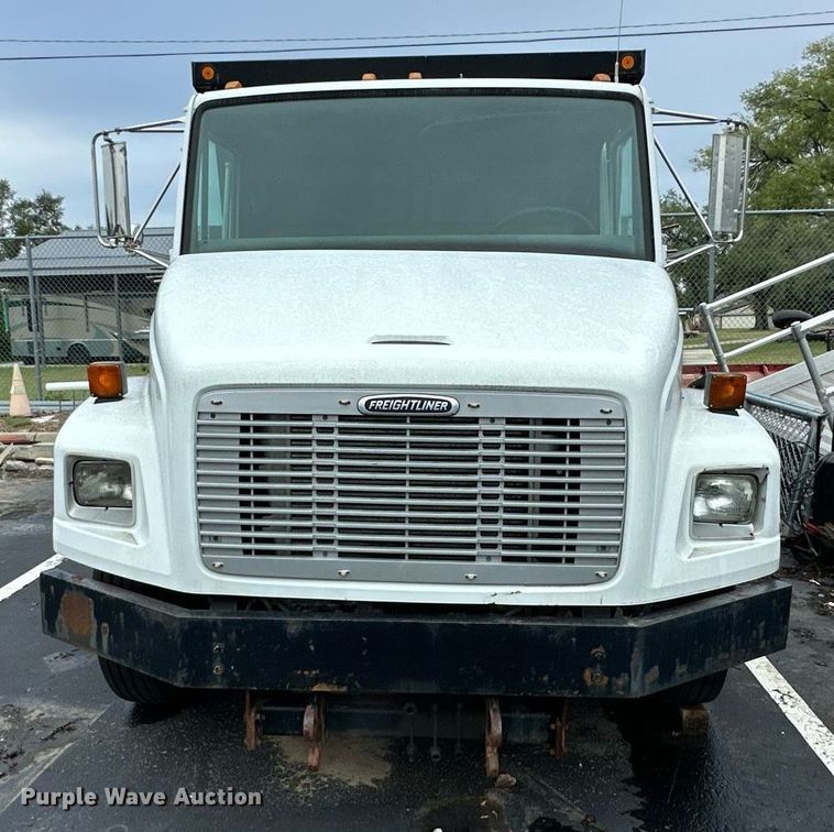 image for item EN0002 2003 Freightliner  FL60 dump truck