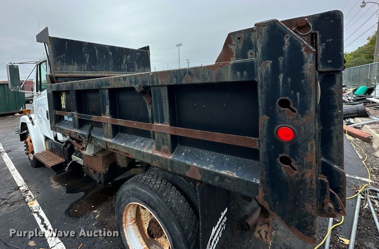 image for item EN0002 2003 Freightliner  FL60 dump truck