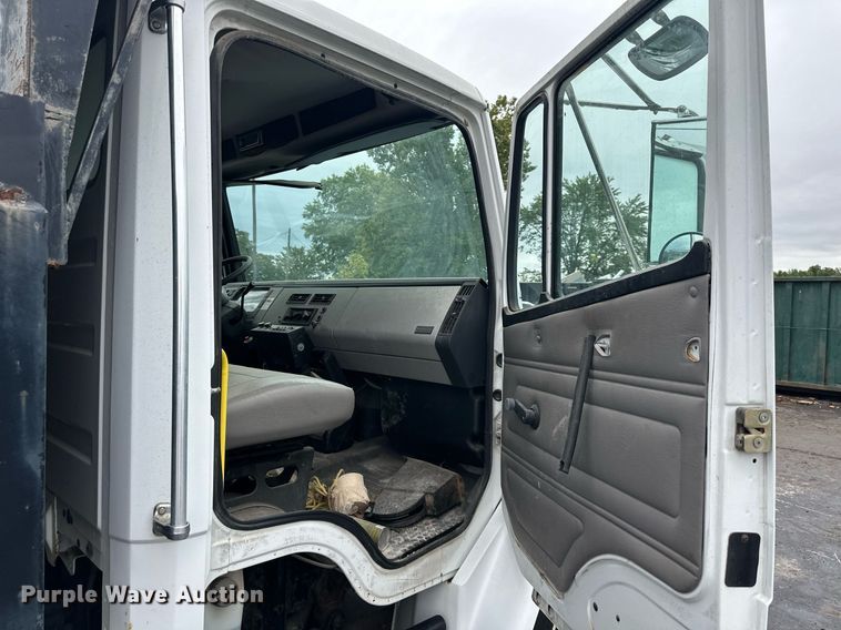 image for item EN0002 2003 Freightliner  FL60 dump truck