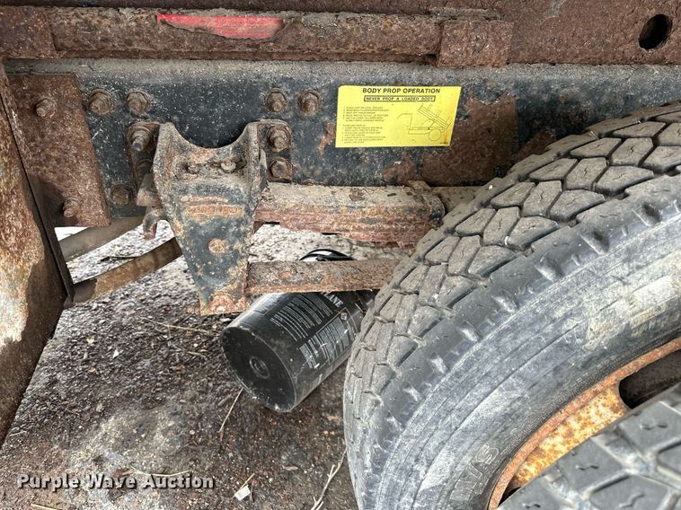 image for item EN0002 2003 Freightliner  FL60 dump truck