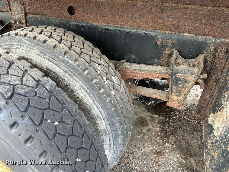 image for item EN0002 2003 Freightliner  FL60 dump truck