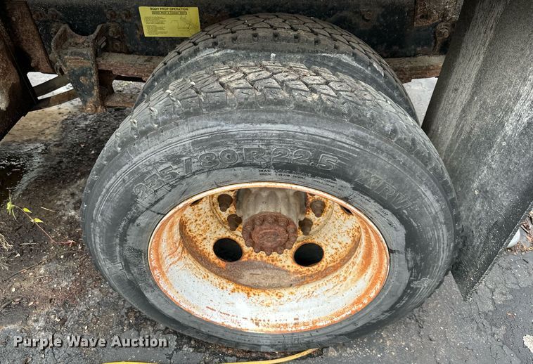 image for item EN0002 2003 Freightliner  FL60 dump truck