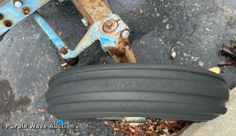 image for item EN0003 1985 Ford 1710 tractor