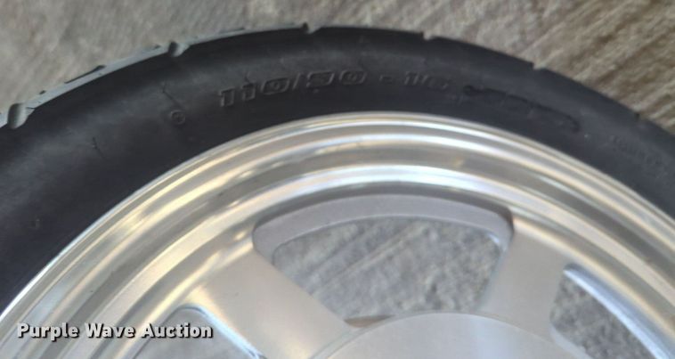 image for item EQ2123 2009 Hyosung Aquila motorcycle