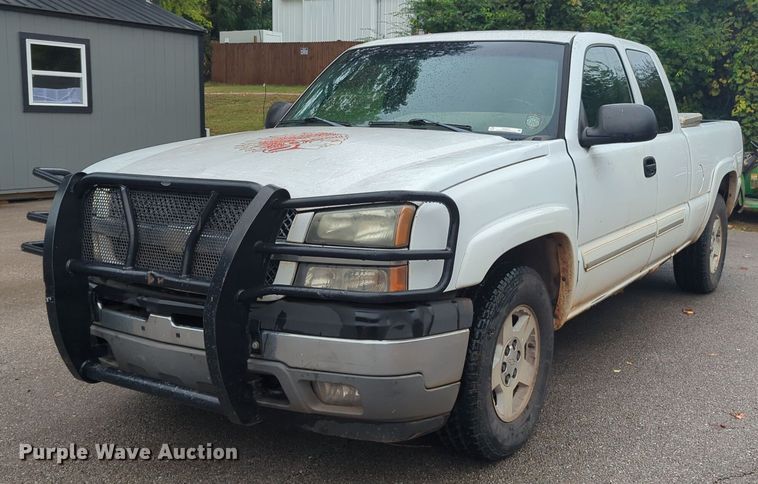 image for item EQ2207 2005 Chevrolet Silverado 1500 Ext. Cab pickup truck