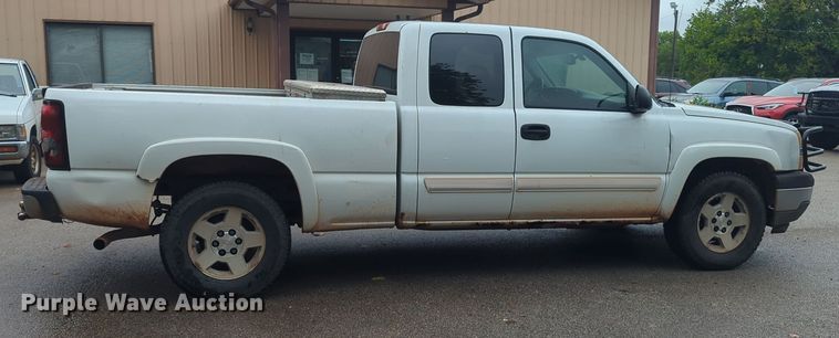 image for item EQ2207 2005 Chevrolet Silverado 1500 Ext. Cab pickup truck