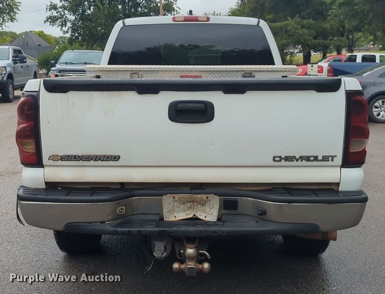 image for item EQ2207 2005 Chevrolet Silverado 1500 Ext. Cab pickup truck