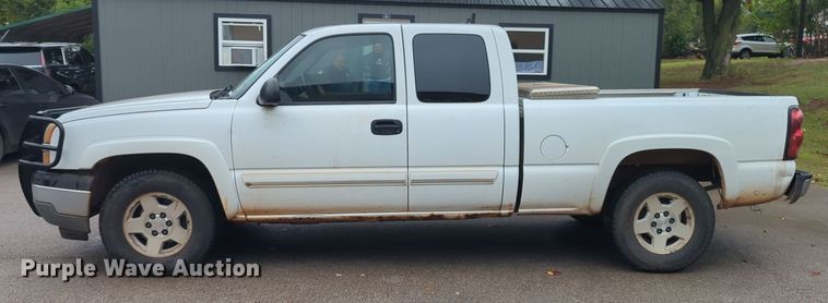 image for item EQ2207 2005 Chevrolet Silverado 1500 Ext. Cab pickup truck