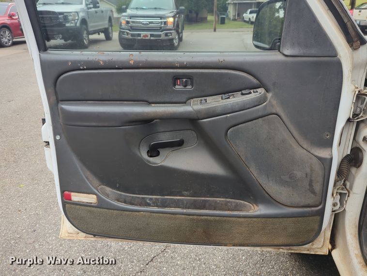 image for item EQ2207 2005 Chevrolet Silverado 1500 Ext. Cab pickup truck